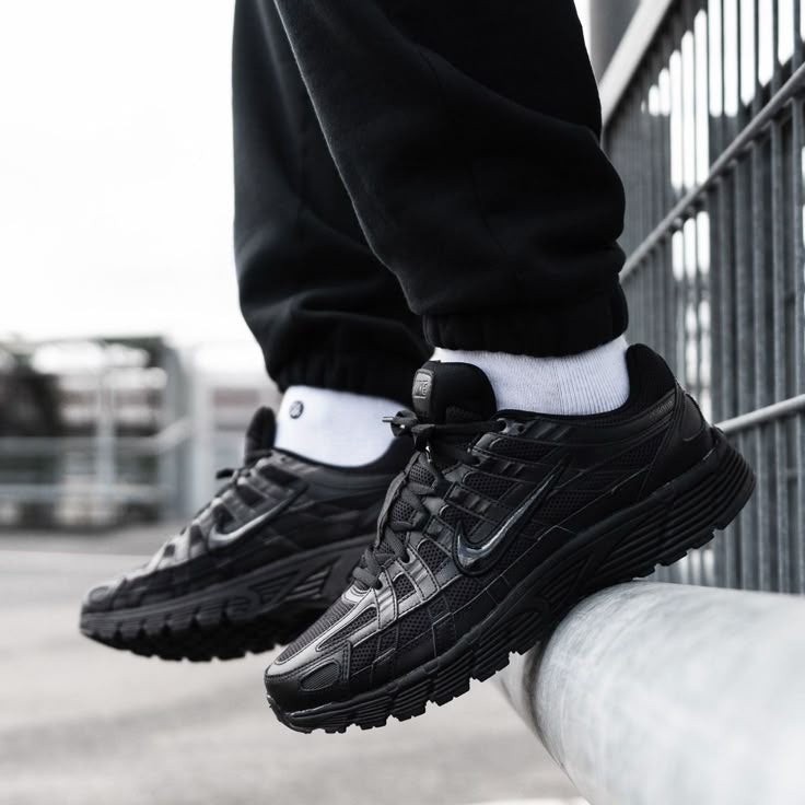 NIKE P-6000 BLACK